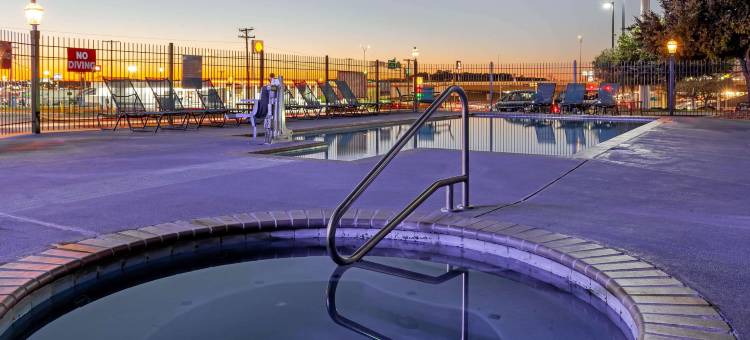 纽布朗费尔斯拉昆塔温德姆套房酒店(La Quinta Inn & Suites by Wyndham New Braunfels)图片