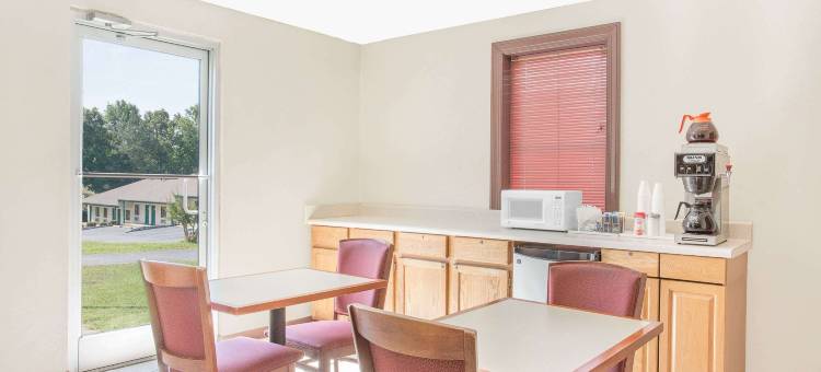 恩波里亚骑士酒店(Knights Inn Emporia)图片