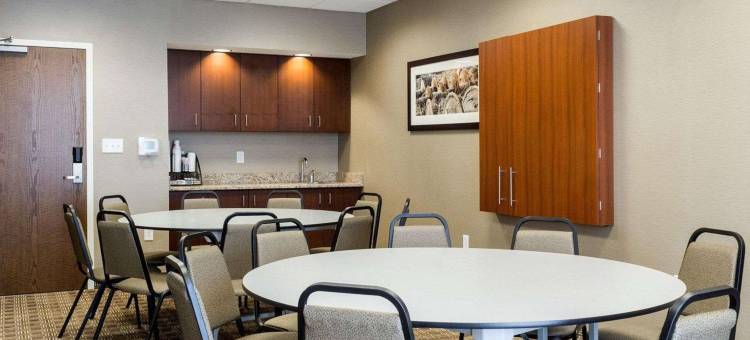 沃特福德市舒适酒店(Comfort Inn & Suites Watford City)图片