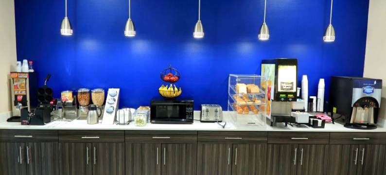 普雷里维尔美洲最佳价值套房酒店(Americas Best Value Inn and Suites Prairieville)图片