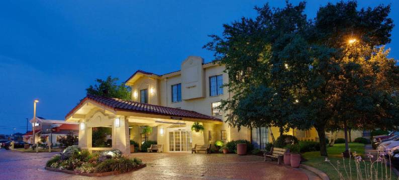 匹兹堡机场拉昆塔温德姆酒店(La Quinta Inn by Wyndham Pittsburgh Airport)图片