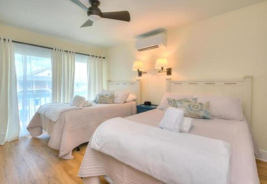 Surfrider I Hotel Overview