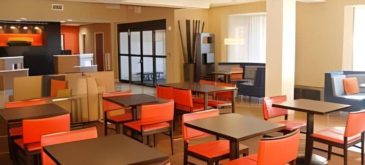 布赖恩克利奇站万怡酒店(Courtyard Bryan College Station)图片