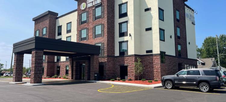 鹅卵石套房酒店-小滑道(Cobblestone Hotel & Suites - Little Chute)图片