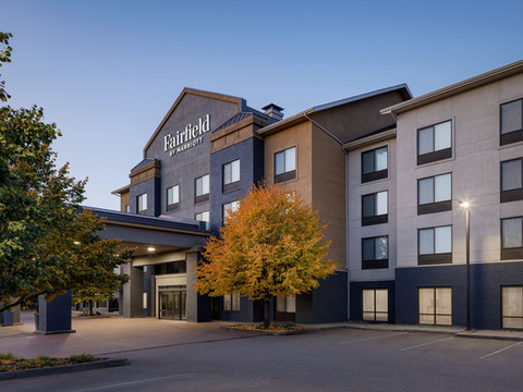 基洛纳万枫酒店及套房