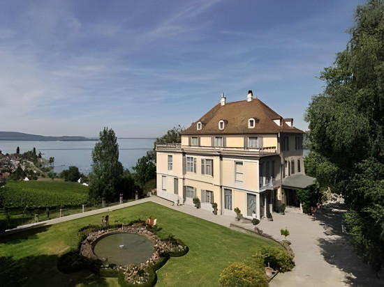 克罗伊茨林根酒店