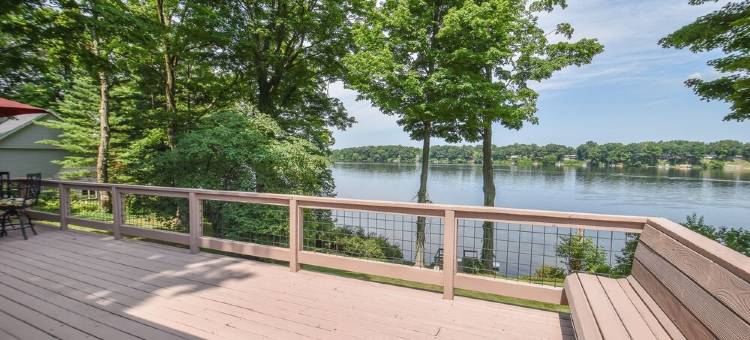 Rustic Hills Retreat...a scenic home on beautiful lake front property.图片