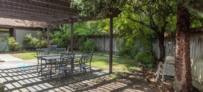 The Mondrian Hole in One - An MCM Townhome in a Quiet Golf Course Community图片