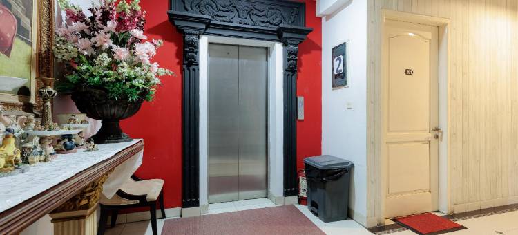 贡图尔拉亚塞蒂亚布迪红多兹Plus酒店(RedDoorz Plus @ Guntur Raya Setiabudi)图片