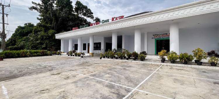 Urbanview Hotel Grand Seven One Kaur图片