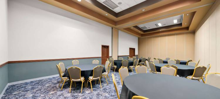 科尔尼郊区开间(Suburban Studios, Kearney)图片