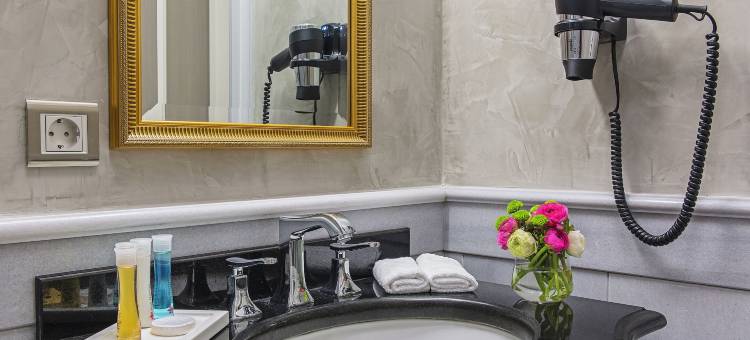 美罗迪巴格达利岩酒店(Meroddi Bagdatliyan Hotel)图片