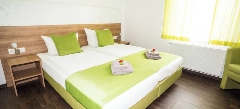 民宿 奥特莱斯酒店 – 梅青根 – 巴德乌拉赫 - 免费停车(B&B Outlet Hotel - Metzingen - Bad Urach - Free Parking)图片