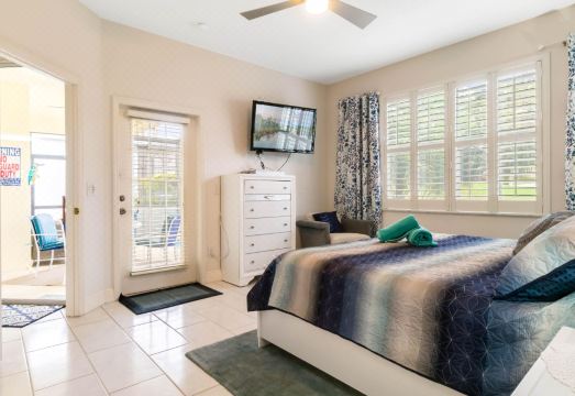 Private Pool, Spa, and Entertainment Lounge - Stunning Oasis Hotel Overview