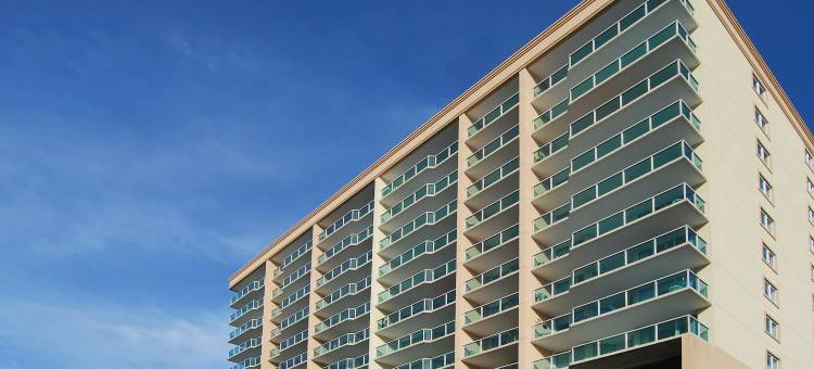 Spacious Balcony with Ocean Glimpse and Outdoor Pool - Charming Retreat图片