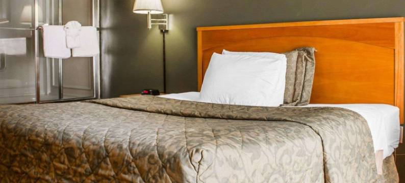 梅尔维尔亨廷顿站罗德威酒店(Rodeway Inn Huntington Station - Melville)图片