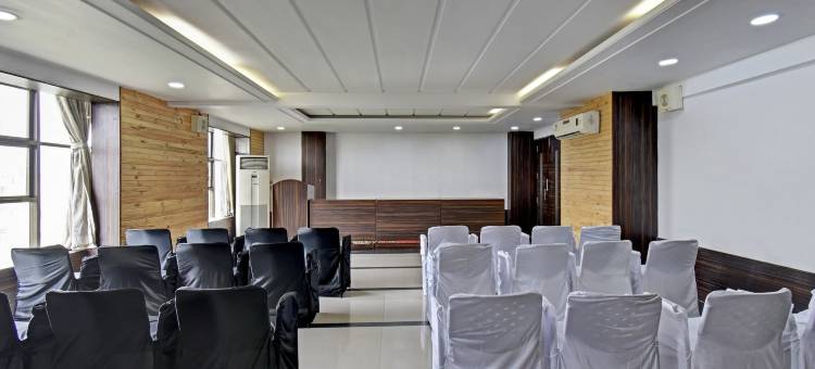 Treebo阿德米拉尔套房新乌斯曼普拉(Treebo Admiral Suites New Usmanpura)图片