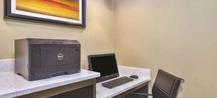 尼亚加拉瀑布拉昆塔温德姆套房酒店(La Quinta Inn & Suites by Wyndham Niagara Falls)图片