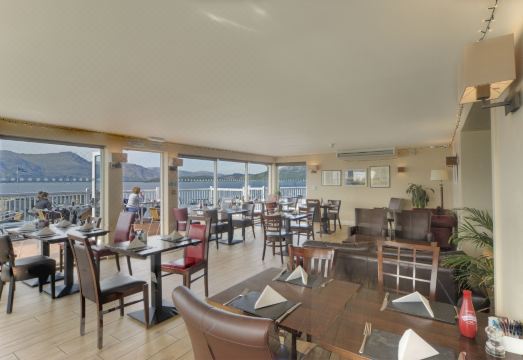 Holly Tree Hotel, Swimming Pool & Hot Tub Hotel Overview