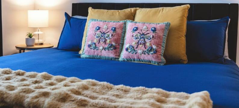 Modern King Bed Condo – Minutes to Broadway, Opry & Downtown with Free Parking图片