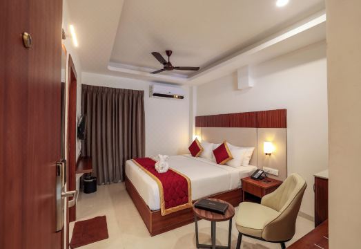 Sathyam Oasis Hotel Overview