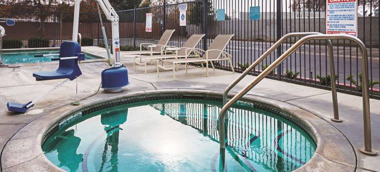 弗雷斯诺西北拉昆塔温德姆套房酒店(La Quinta Inn & Suites by Wyndham Fresno Northwest)图片