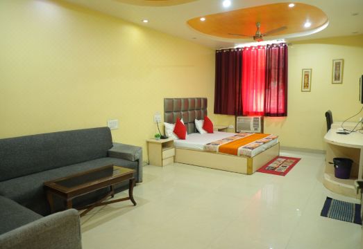 Hotel Shri Bhaskar Hotel Overview