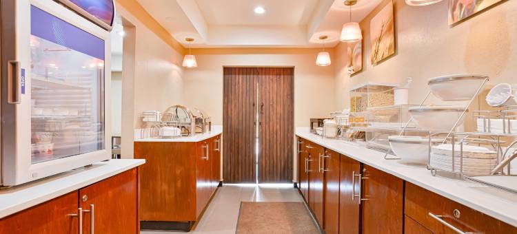 蒙哥马利东卡迈克尔路舒适套房酒店(Comfort Inn & Suites Montgomery East Carmichael Rd)图片