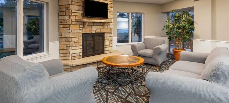 特拉弗斯城温德姆速8酒店(Super 8 by Wyndham Traverse City)图片