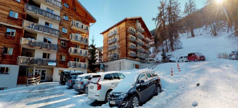 Apartment on floor four with balcony图片