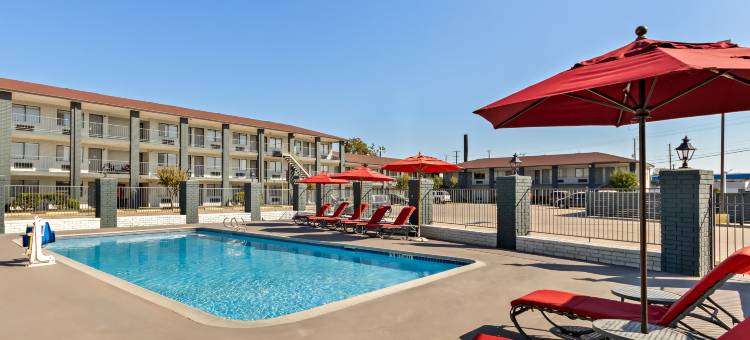 圣安东尼奥东霍姆汤公寓-Frost Bank中心(HomeTowne Studios by Red Roof San Antonio E - Frost Bank Center)图片