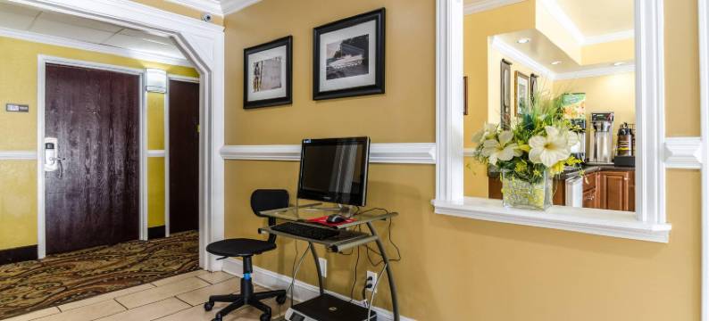 杰克森维尔勒琼营地附近罗德威套房酒店(Rodeway Inn & Suites Jacksonville Near Camp Lejeune)图片