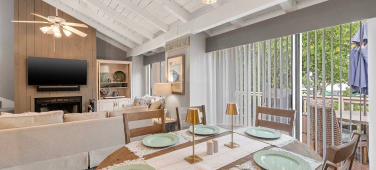 马蹄湾湖畔公寓度假屋(Lakeside condo Retreat in Horseshoe Bay)图片