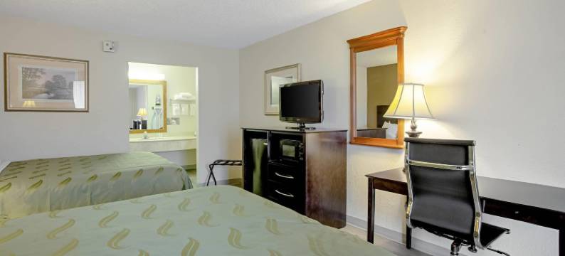 利夫奥克 I-10 283 号出口凯艺套房酒店(Quality Inn & Suites Live Oak I-10 Exit 283)图片