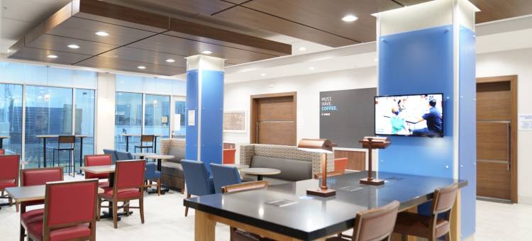 达拉斯市场中心爱田智选假日套房酒店(Holiday Inn Express & Suites DALLAS MARKET CTR - LOVE FIELD by IHG)图片