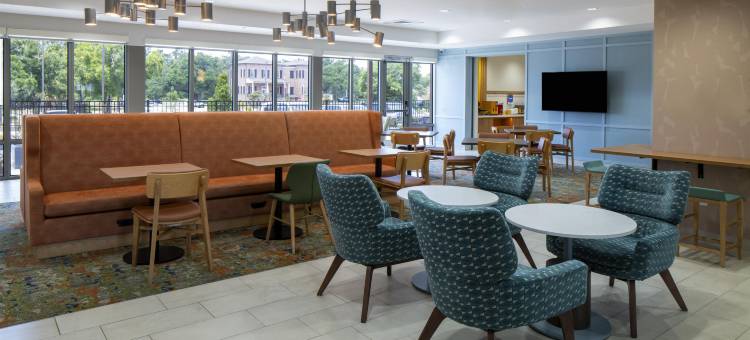 希尔顿旗下欢朋酒店，位于海湾港海滩大道(Hampton Inn by Hilton Gulfport Beach Boulevard)图片