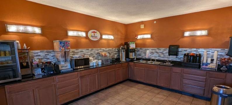 威奇托北温德姆速8酒店(Super 8 by Wyndham Wichita North)图片