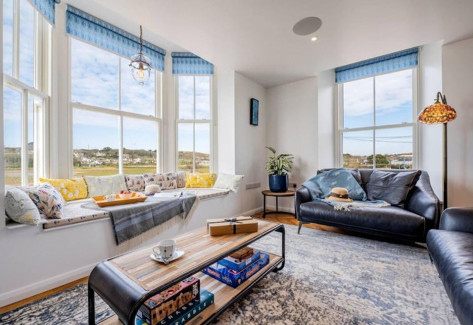 Luxurious 2 Bedroom Apartment with Estuary View Hotel Overview