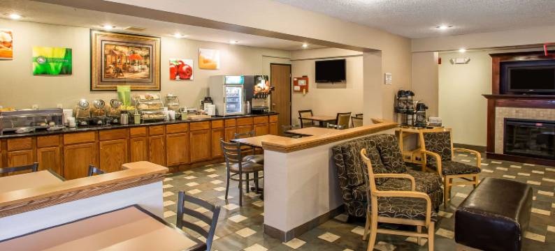 马里内特品质套房酒店(Quality Inn & Suites Marinette)图片