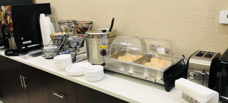 奥马哈西南温德姆速8酒店(The Inn&Suites SW Omaha)图片