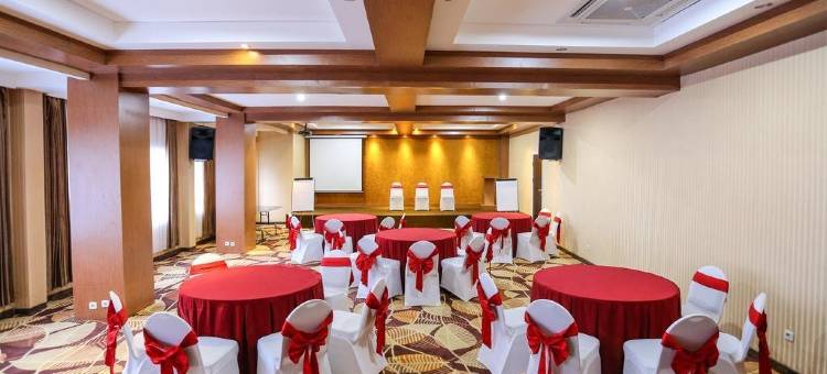 古邦西尔维亚高级酒店(Sylvia Hotel Premier Kupang)图片