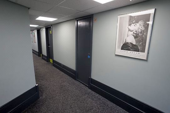 Damon’s Hotel Hotel Overview