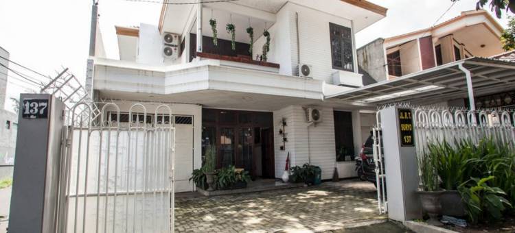 红多兹酒店-近玛琅萨南(RedDoorz Near Sanan Malang)图片