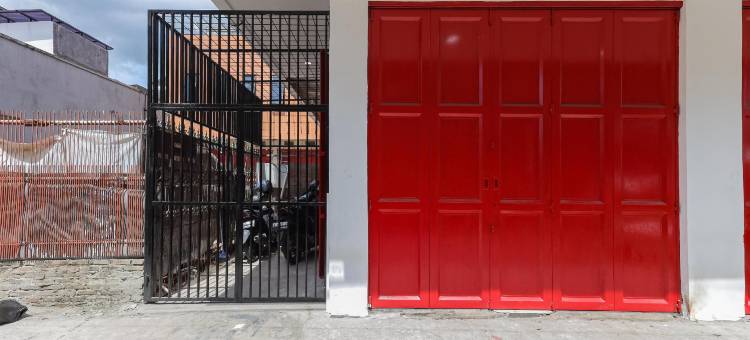 近西冷旧市场红多兹酒店(RedDoorz Near Pasar Lama Serang)图片
