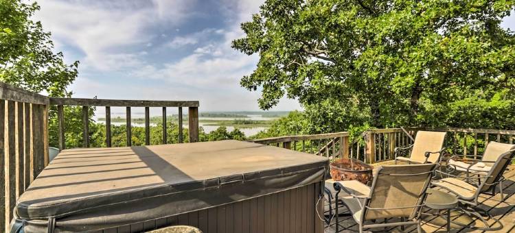 有甲板和私人热水浴缸的乡村Lamar小屋(Rustic Lamar Cabin w/ Deck & Private Hot Tub)图片