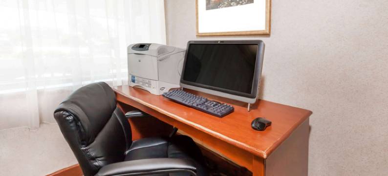 大急流城机场呗盟套房酒店(Baymont by Wyndham Grand Rapids Airport)图片