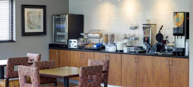 爱德蒙得拉昆塔温德姆套房酒店(La Quinta Inn & Suites by Wyndham Edmond)图片