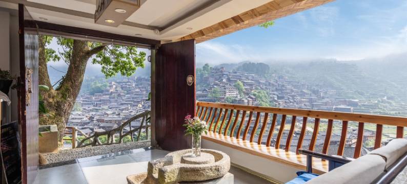 花开半夏全景美宿西江苗寨观夜景店客栈(游方街分店)图片