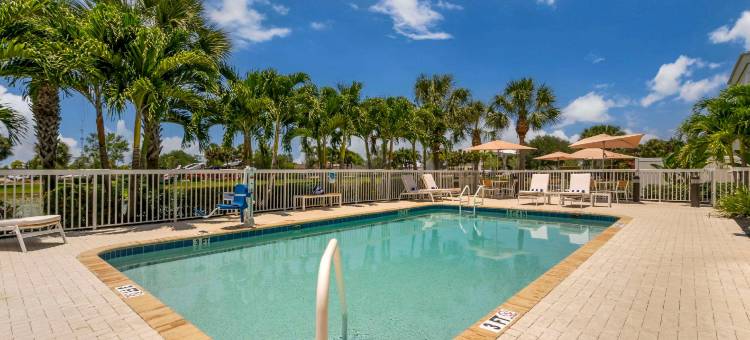 萨拉索塔斯尔斯达基尔舒适套房酒店(Comfort Suites Sarasota-Siesta Key)图片