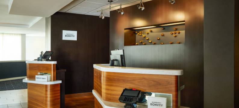 堪萨斯城奥佛兰公园/梅特卡夫学院大道南万怡酒店(Courtyard Kansas City Overland Park/Metcalf, South of College Boulevard)图片